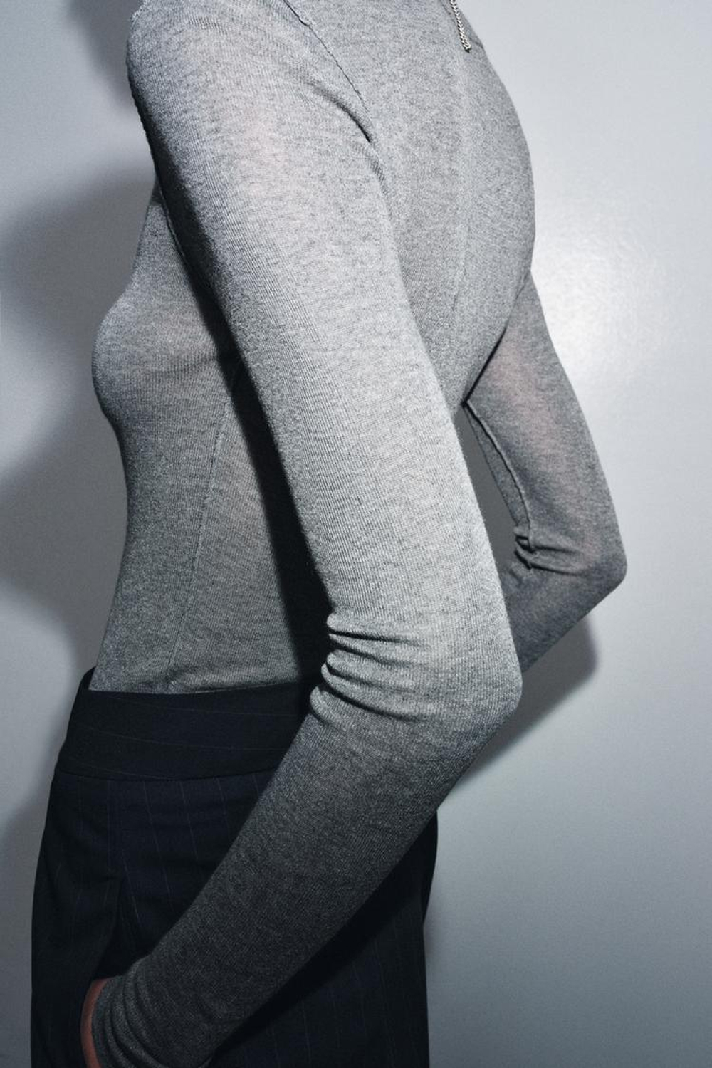 ZARA ТОП ИЗ ТОНКОГО ТРИКОТАЖА, СЕРЫЙ