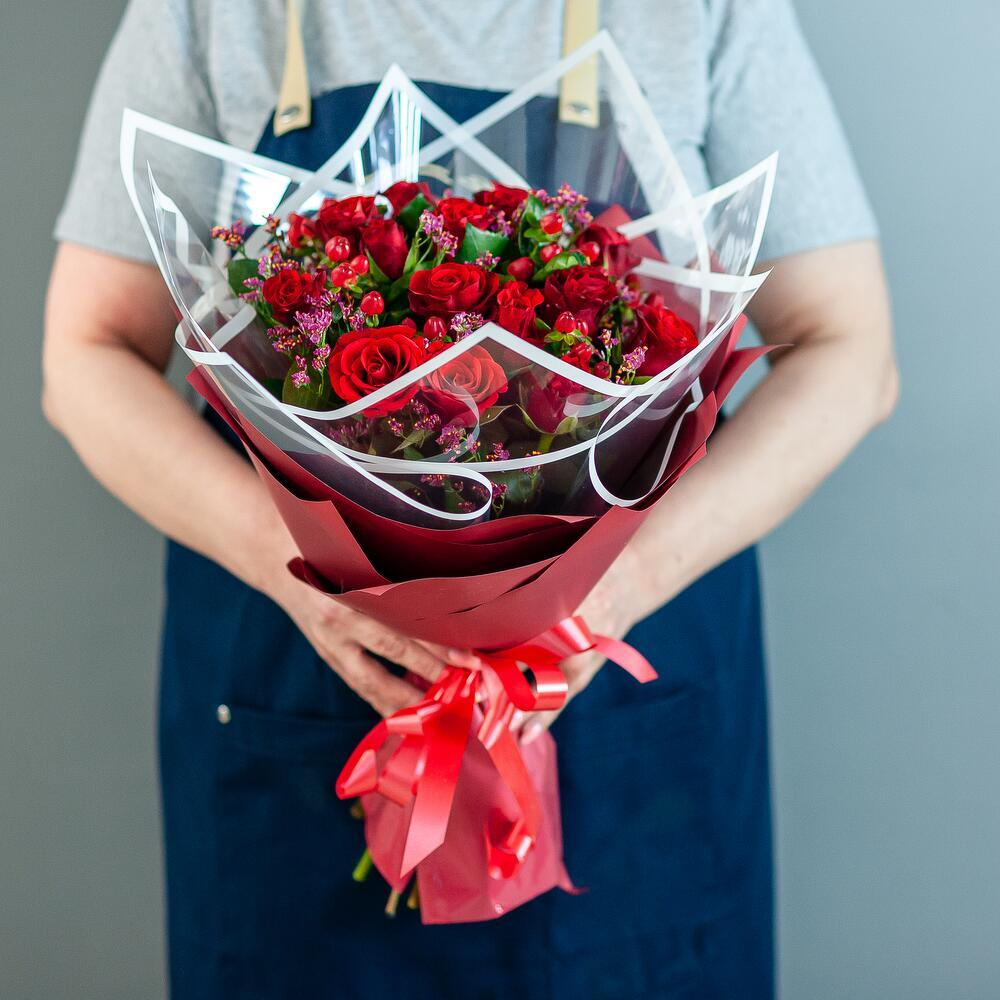 Яркий букет с кенийской розой