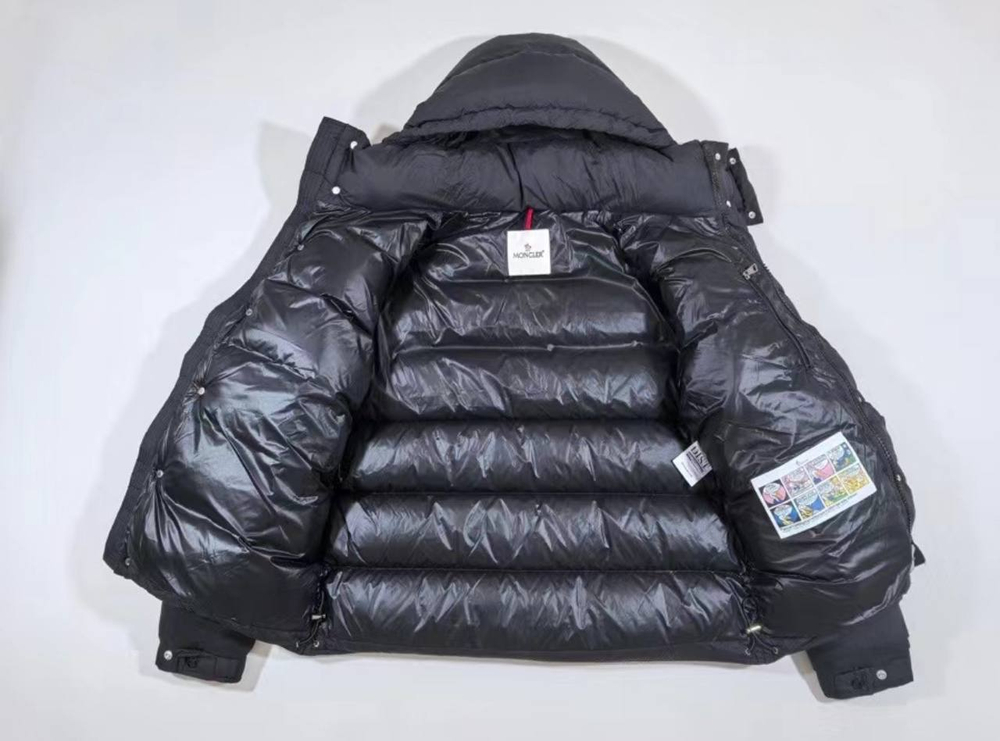 Пуховик Moncler