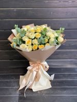 Букет из кустовой розы нежный