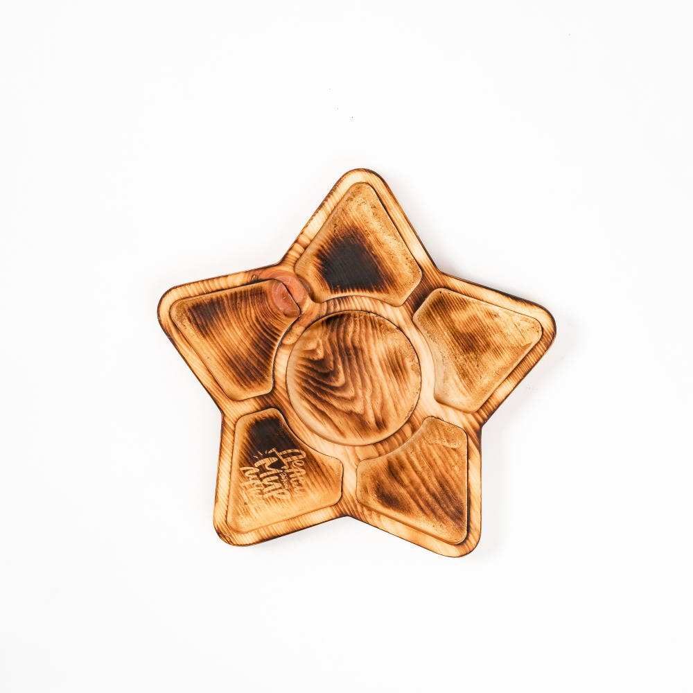 Менажница деревянная из сибирского кедра для подачи блюд и закусок с гравировкой "ДЕЛАЙ ЭТОТ МИР ЛУЧШЕ". MG100