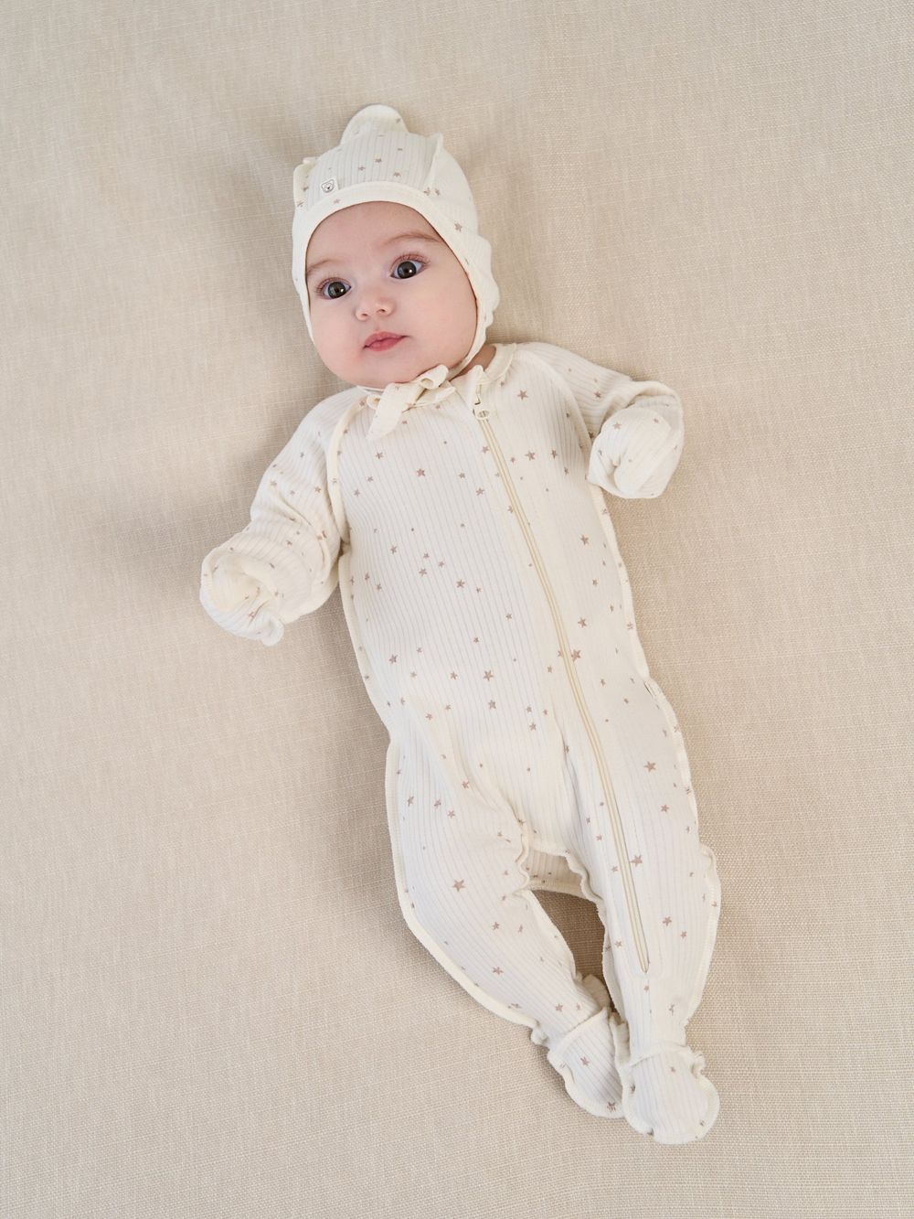 Слип с закрытой ножкой "Бежевые звезды" 0+