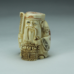 Нэцкэ Дзюродзин с веером и корзиной рыбы