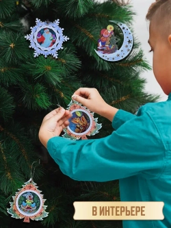 Деревянная игрушка на елку. Художник Владимир Зарубин. Месяц с Гномом