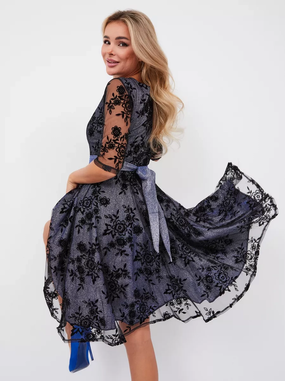 Платье вечернее блестящее