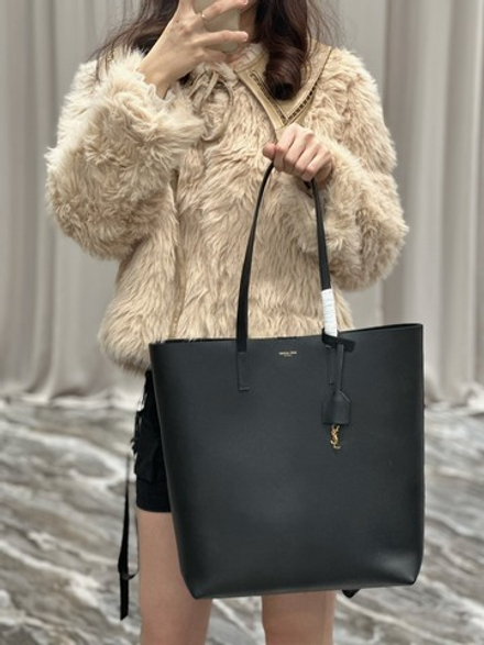 Saint Laurent Shopping In Leather