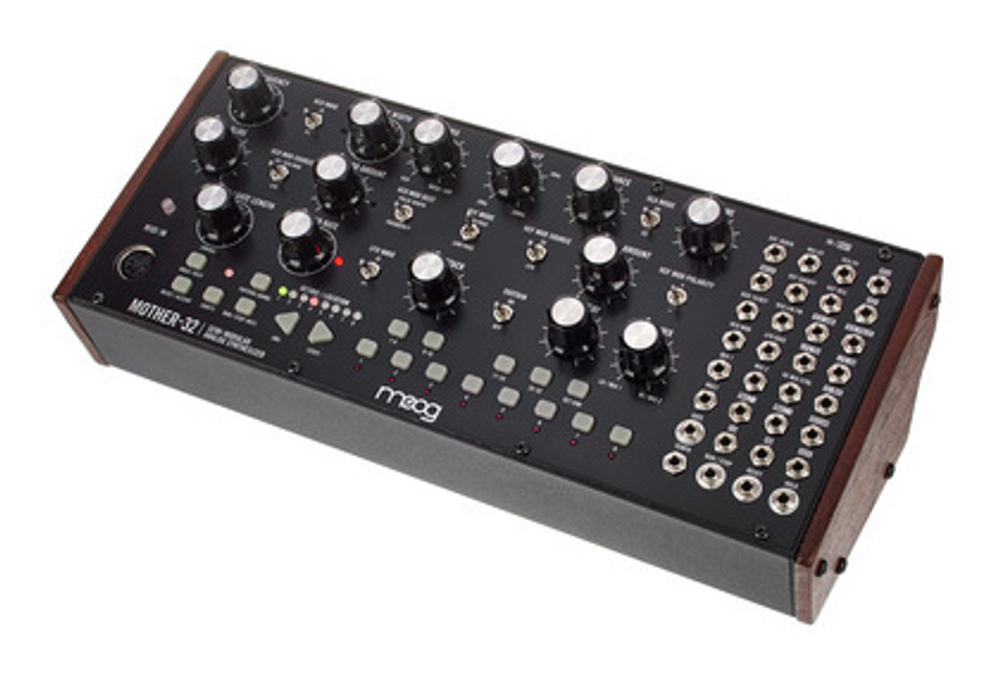 Аналоговый синтезатор Moog Mother-32