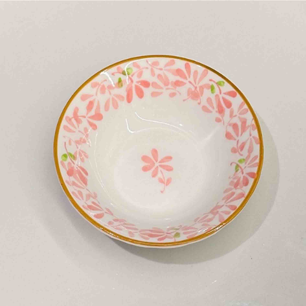 Соусница с розовыми лепестками