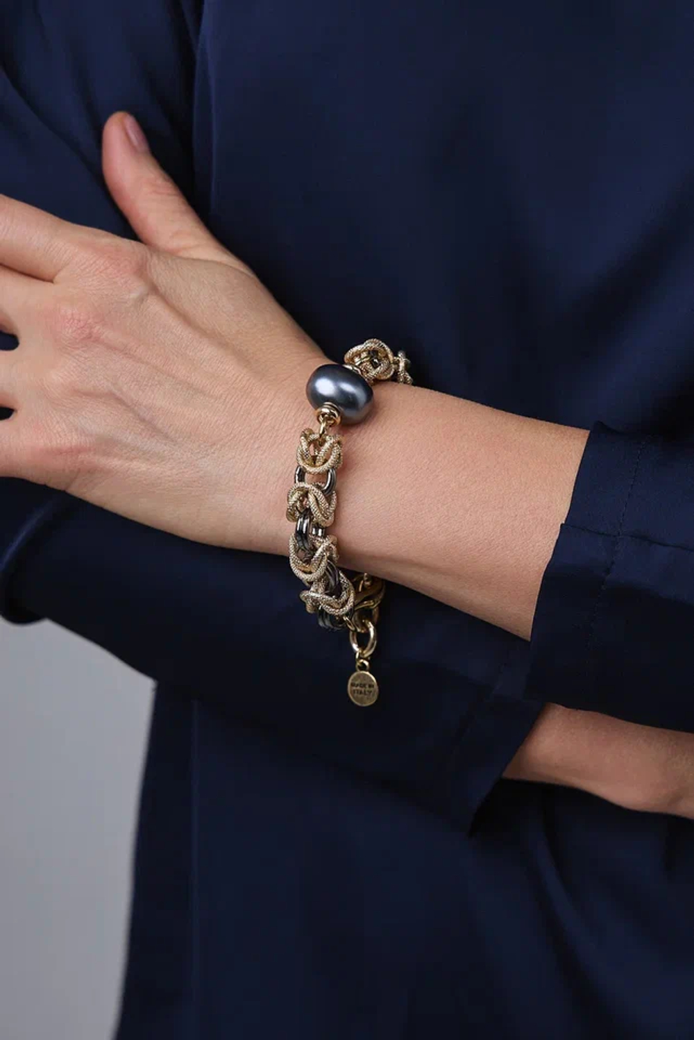 Браслет Византия биколор: золото и графит с темно-серой плоской жемчужиной