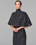 Укороченный кейп с отделкой кристаллами Swarovski