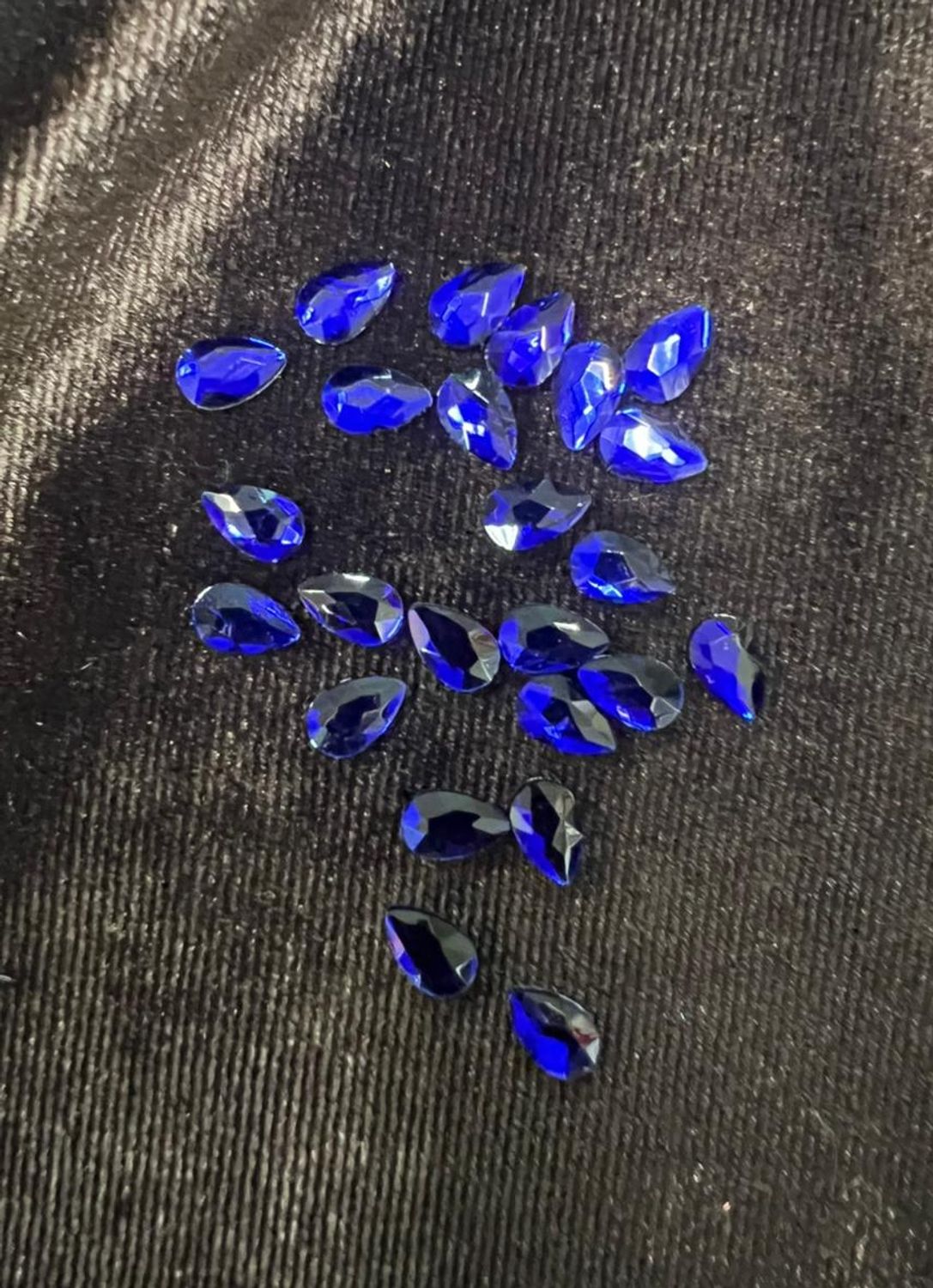 Стеклянные стразы  (5,5*8мм) 25шт, цвет темно синий
