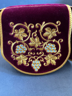 Бархатные покровцы с вышивкой бордо