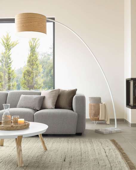 Торшер Juhe 210 см с отделкой из ясеня и мрамора | La Forma | Испания | Купить в Hallberg.ru