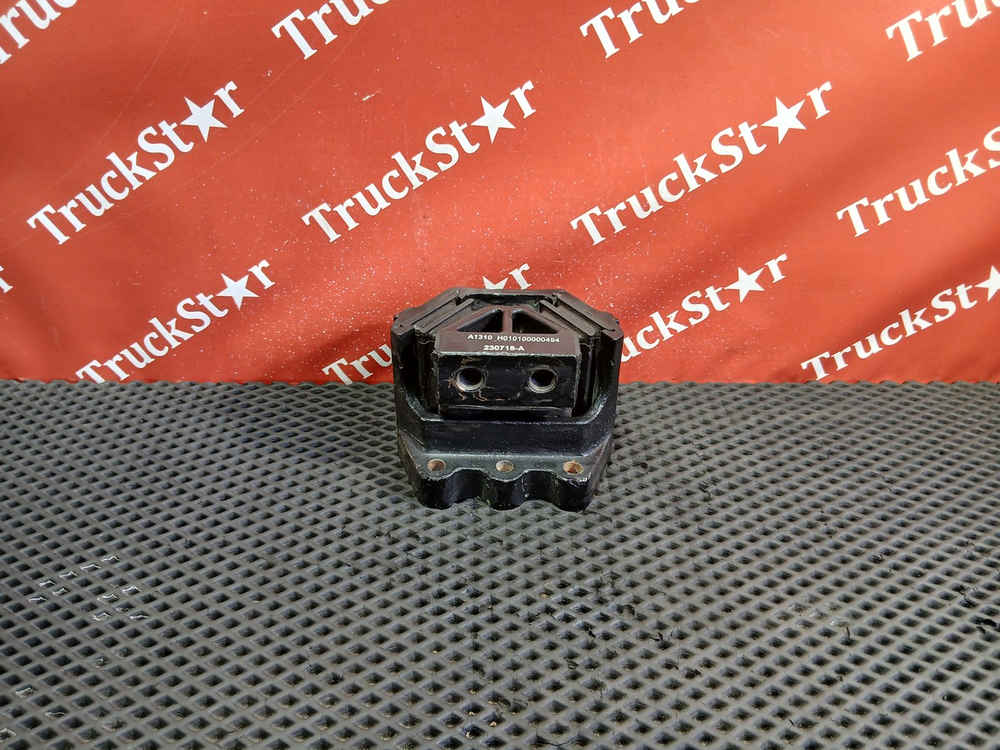 Подушка двигателя