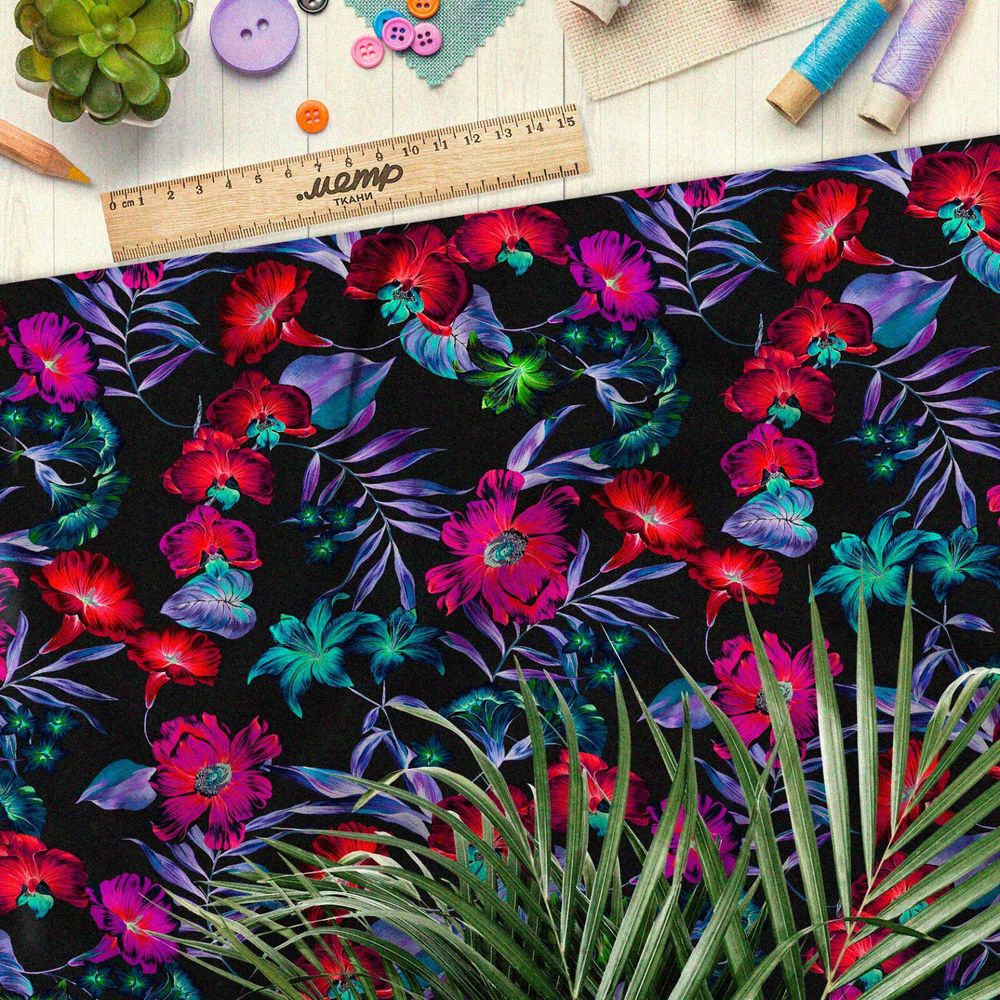 Ткань таффета сладкие маки и фиолетовые листья на чёрном фоне