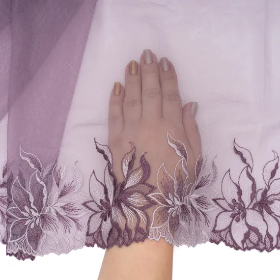 Вышивка на сетке фиолетовая 25 см (левая)