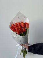 Букет из 15-ти оранжевых тюльпанов