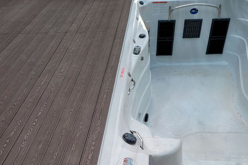 Палубная доска полнотелая из ДПК марки HOLZHOF Solid, 150x18, длина 600 см, Венге (Шоколад)