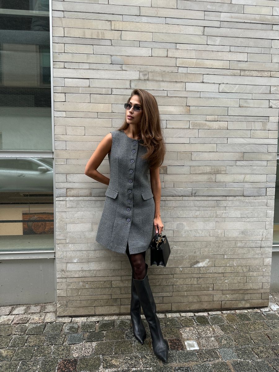 Платье из твида на пуговицах мини серое