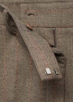 Брюки зауженного укороченного кроя в тонкую полоску