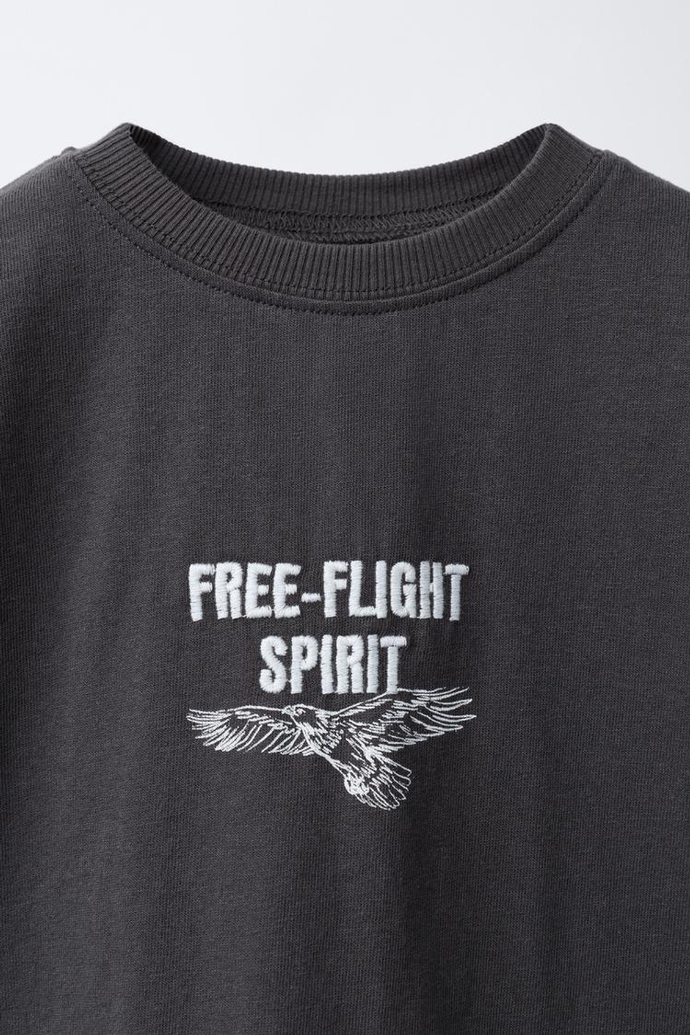 ZARA ФУТБОЛКА С ПРИНТОМ, АНТРАЦИТОВО-СЕРЫЙ