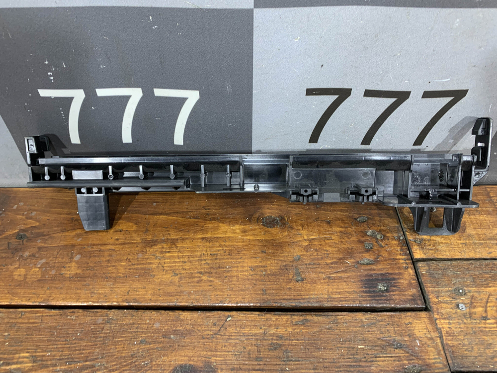 Кронштейн радиатора Mercedes C (W204) Б/У Оригинал A2045010320