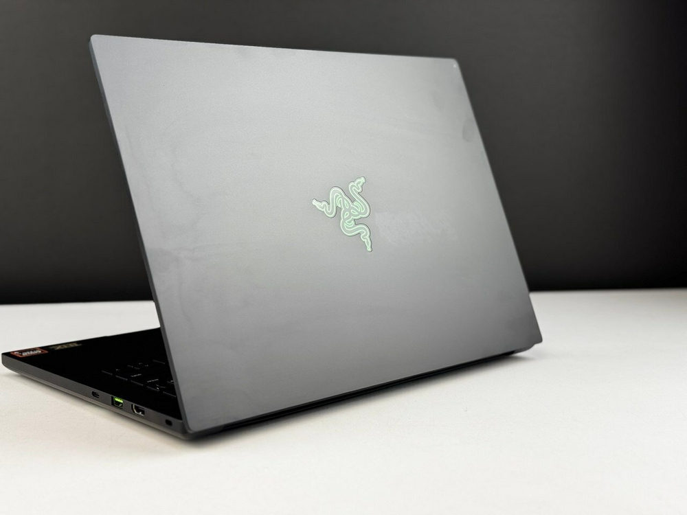 Игровой Ноутбук Razer Blade 14 RZ09-0508 AMD Ryzen 9 8945HS/32GB(DDR5)1TB(SSD)/RTX4070(8GB)/2K+(2560x1600)/IPS/240Hz/300nit/Win11