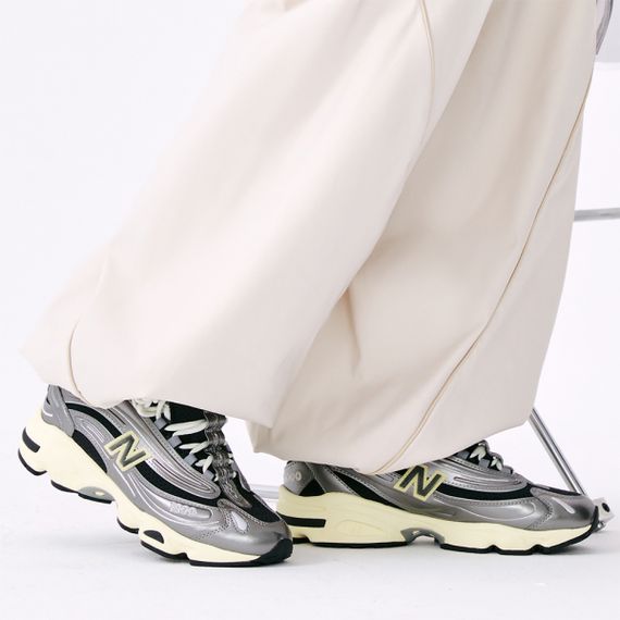 New Balance NB 1000 Беговые кроссовки Низкие Серебристо-черные Унисекс