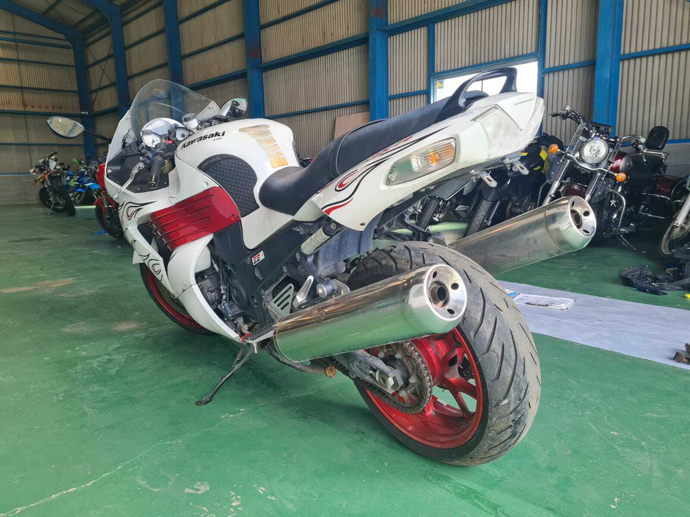 Kawasaki ZZ-R1400 041602