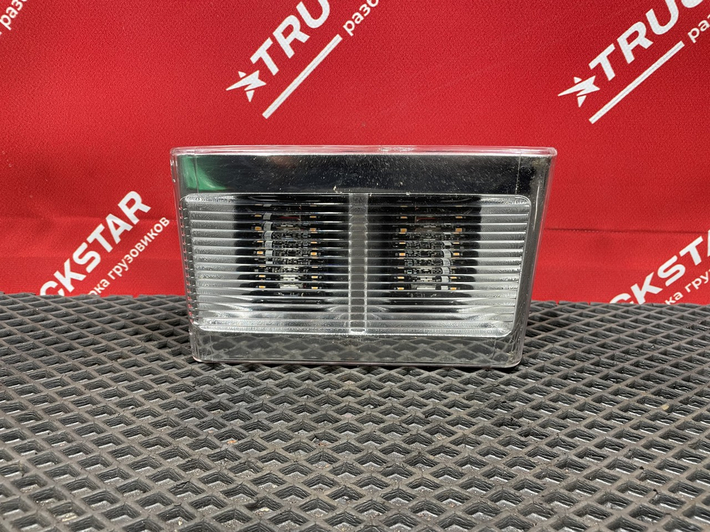 Плафон внутреннего освещения правый