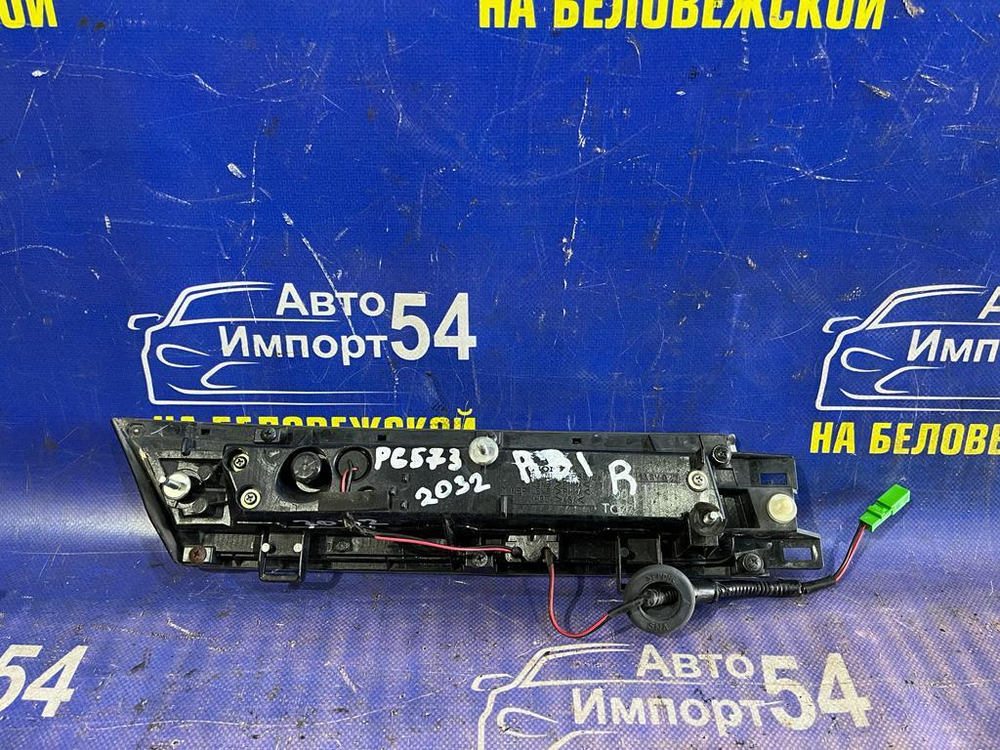 Вставка багажника правая Honda ODYSSEY 2003-2008