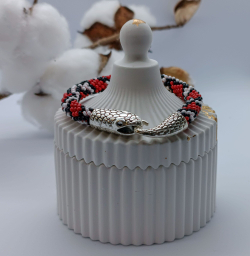 Браслет из бисера змейка by A.S. розовая,подарок маме/сестре/подруге ручная работа