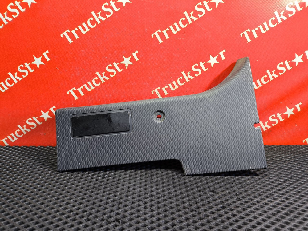 Накладка передней стойки