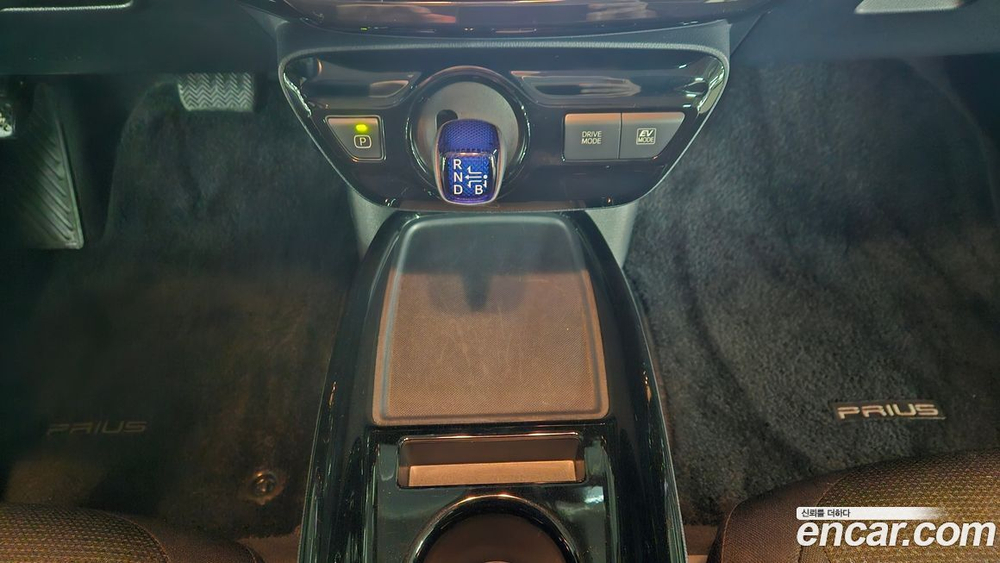 Toyota Prius 4 Generation 1.8 (03.2021)