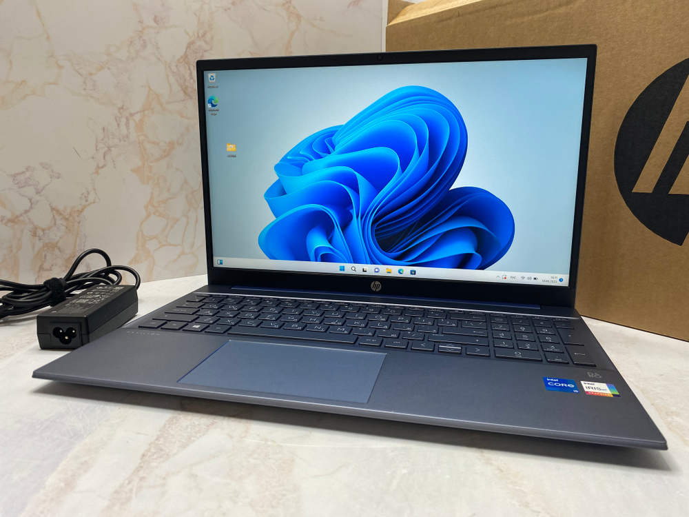 Ноутбук HP 15-eg0093ur. Конфигурация: Intel Core i5-1135G7/8 ГБ/512 ГБ SSD/Intel Iris X/15.6"/1920x1080 Пикс/ Windows 11/B1