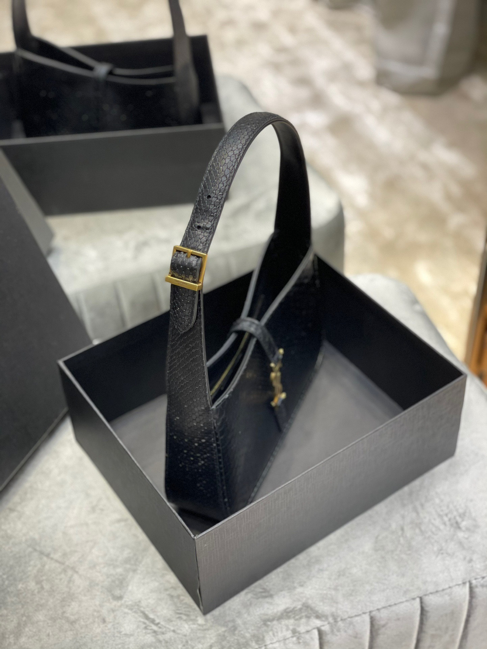Saint Laurent Le 5 à 7 Hobo Bag