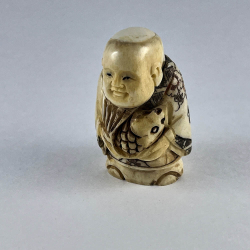 Статуэтка нэцкэ Мальчик Карако с рыбой в руках