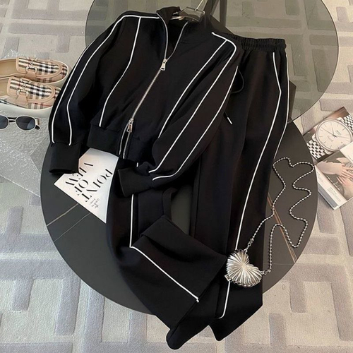 Женский спортивный костюм-двойка