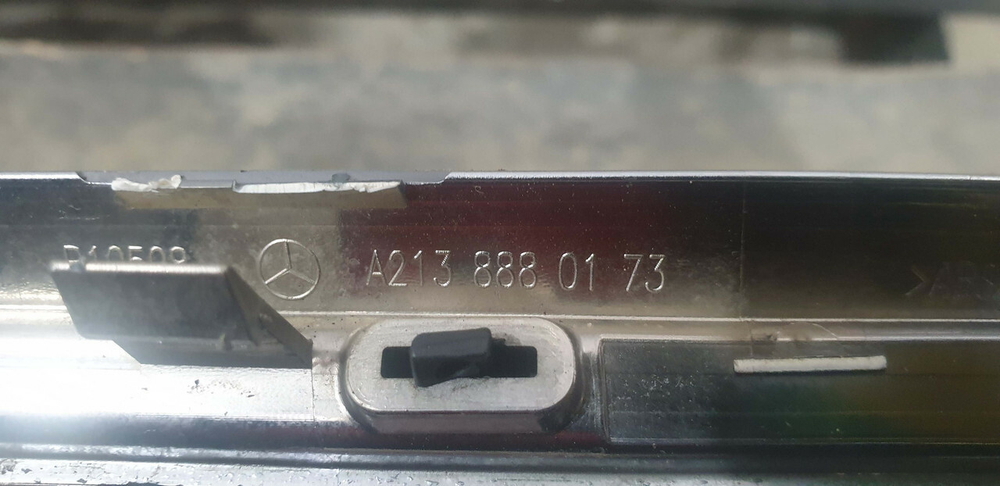 Молдинг решетки радиатора Mercedes E (W213) Б/У Оригинал A2138880173
