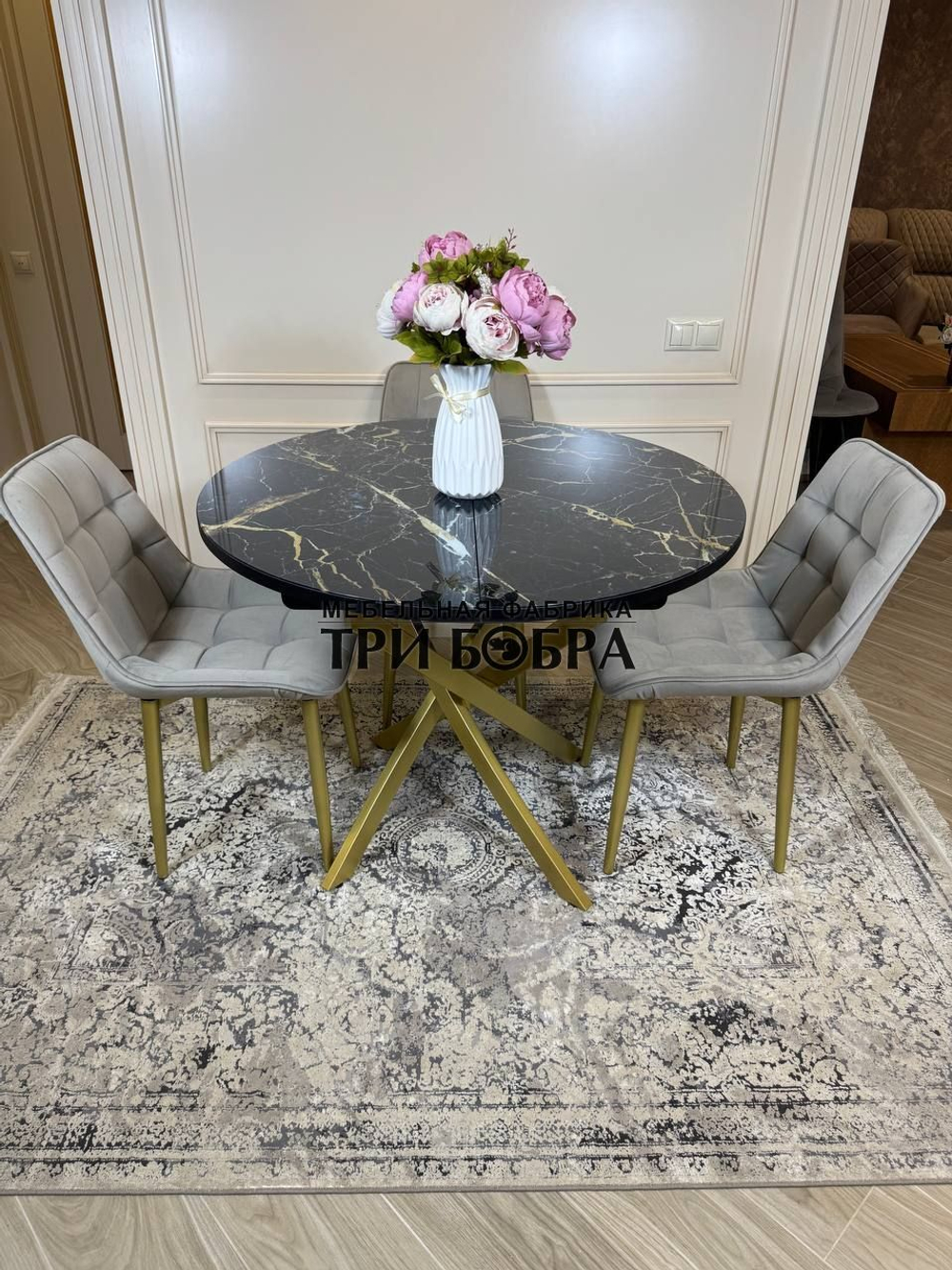 Круглый раздвижной стол "Черный мрамор", и стулья "Бостон" серый