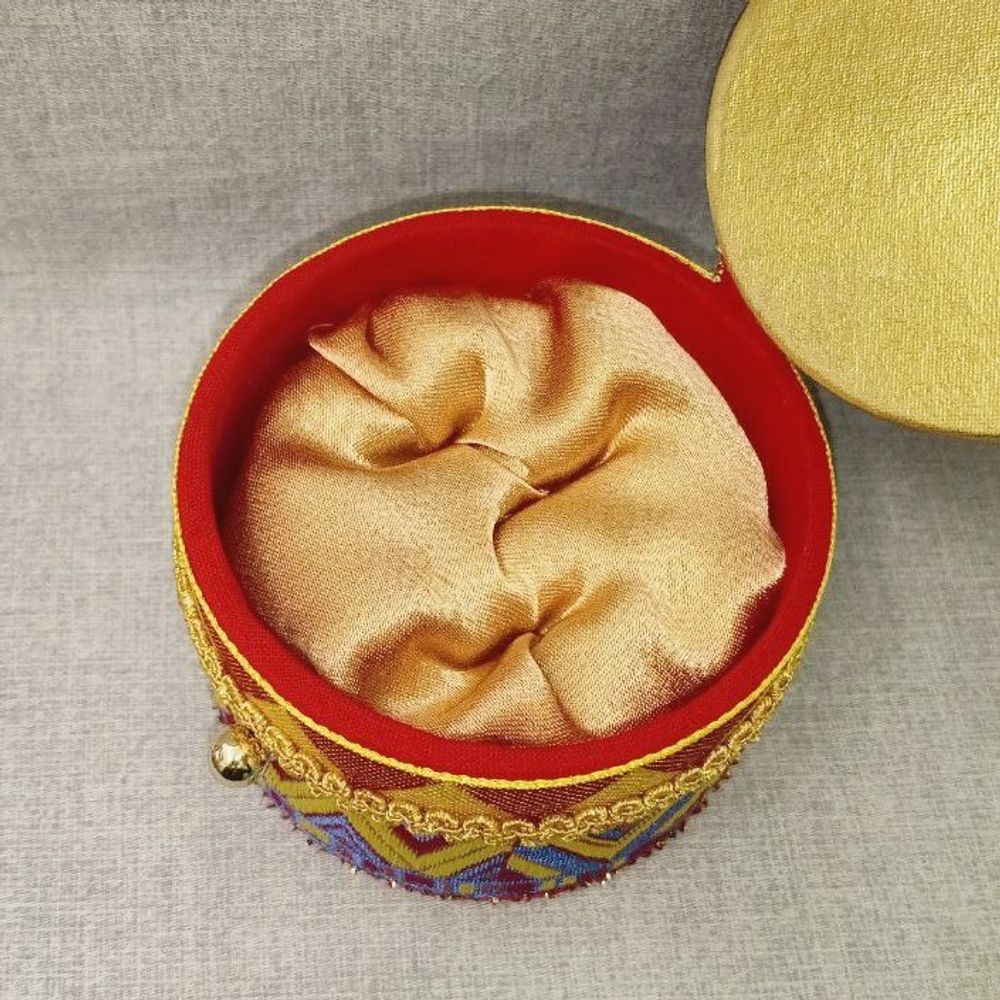 Сувенирная кукла с ложементом Пудель на шкатулке