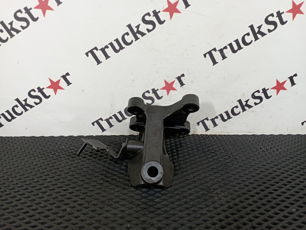 Кронштейн двигателя передний левый 2023г.