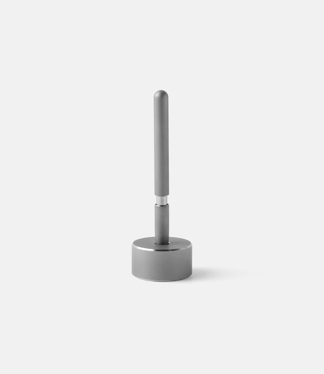 Stilform Base Titanium — подставка для ручки