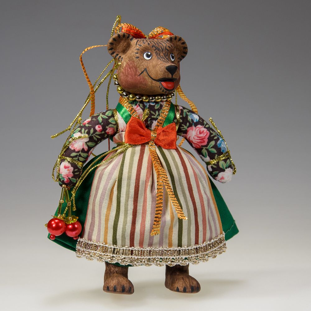 Ёлочная игрушка Медведица "Маша" с ягодкой