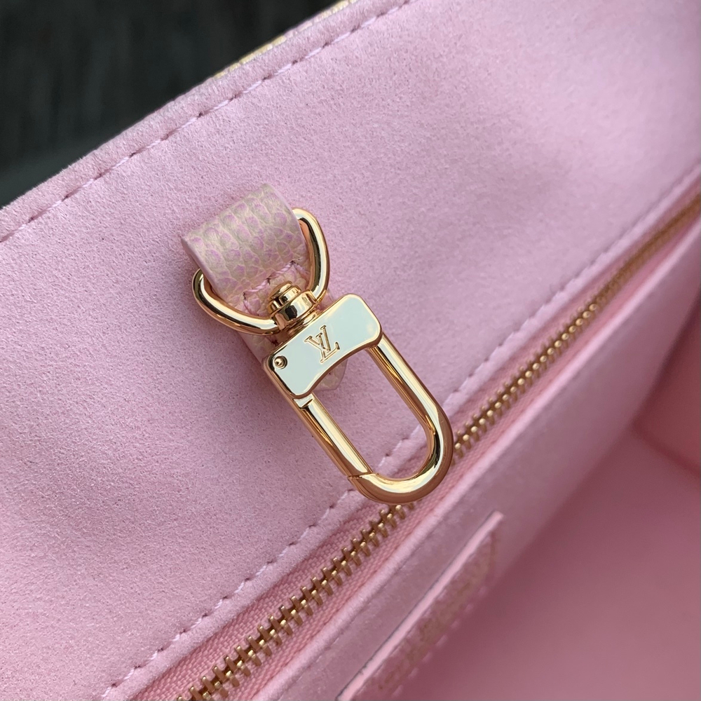 Louis Vuitton Onthego PM