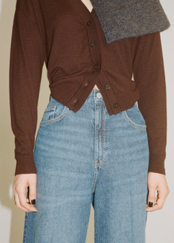 Джинсы с широкими штанинами и высокой посадкой