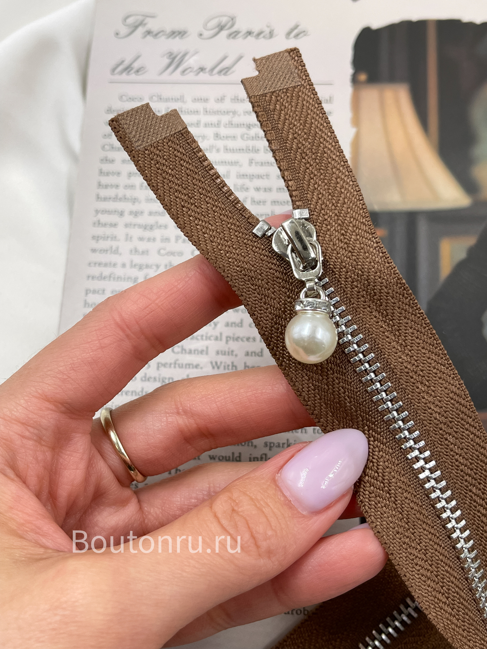 Молния коричневая серебро жемчуг