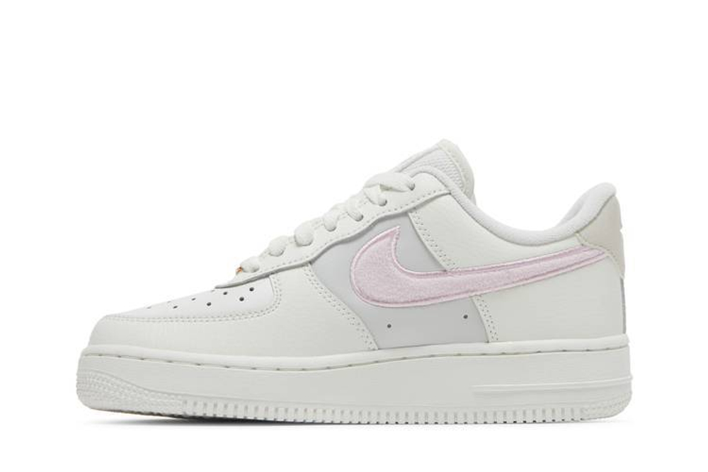 Кроссовки Nike Air Force 1 Low "Chenille Swoosh" (Женская размерная сетка)