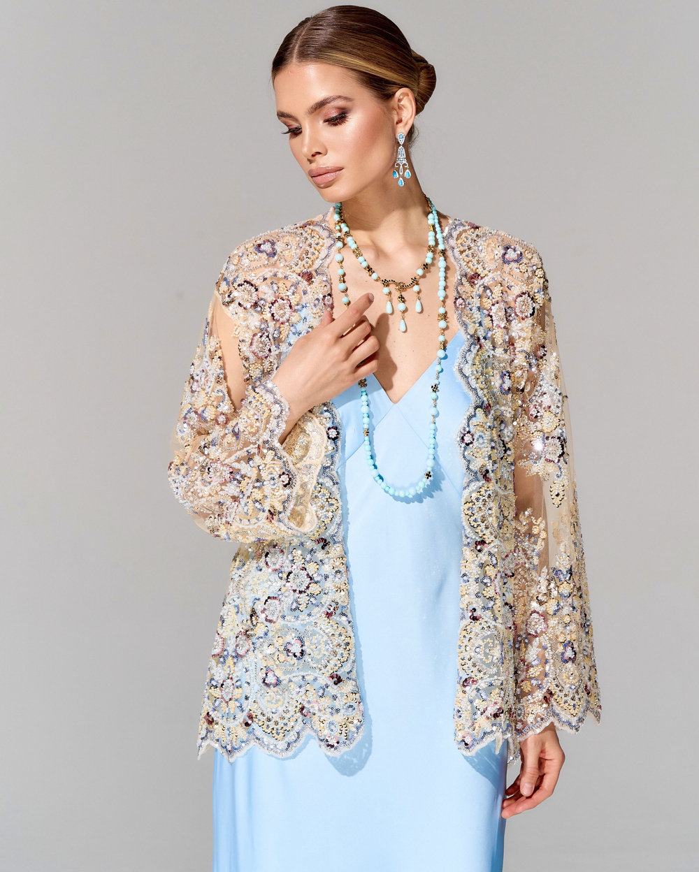 Укороченный кардиган с вышивкой ручной работы