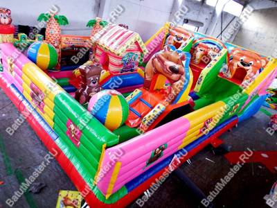 Коммерческий батут "В погоне за медведем",вход слева, 10*6,3*3 м